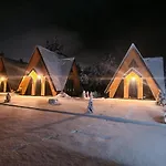 Tri Vikendice *