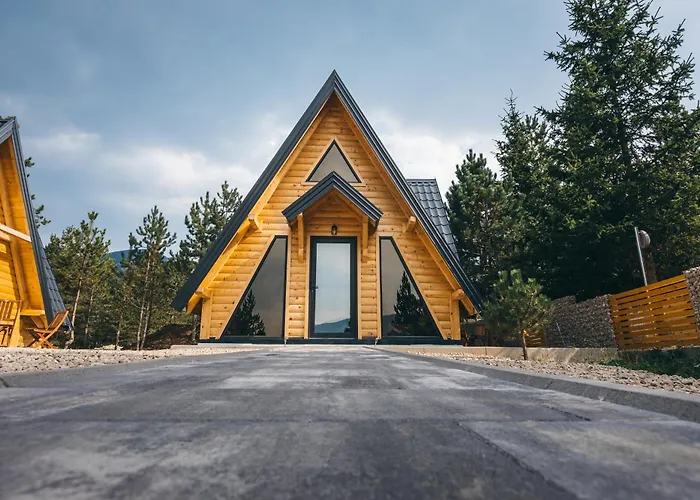 Tri Vikendice Risovac